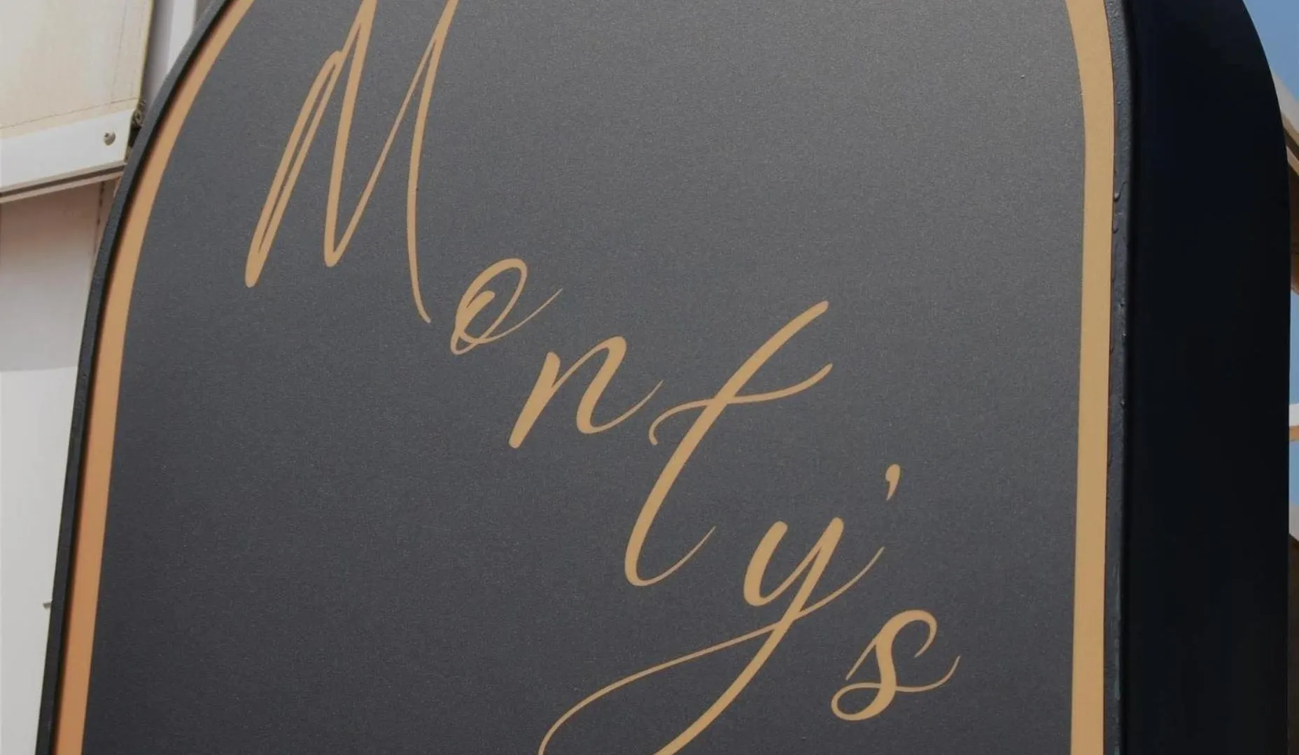 Hostal Montys ネルハ