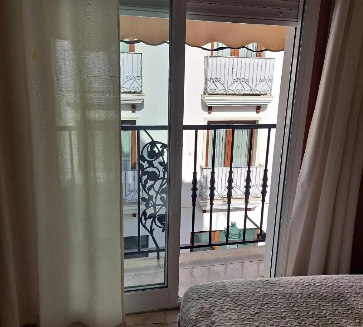 Hostal Montys Nerja